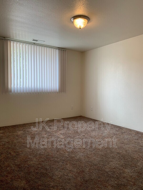 Building Photo - 1612 Sand Ct
