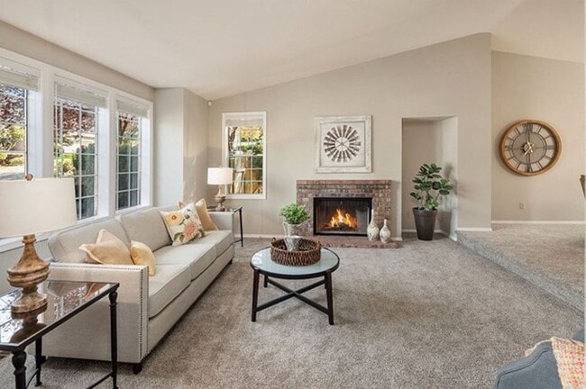 Building Photo - Exceptional home on a quiet cul-de-sac in ...