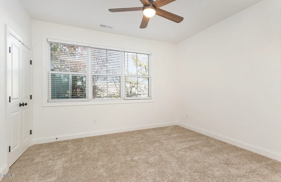 Building Photo - Room in Townhome on Gossamer Ln