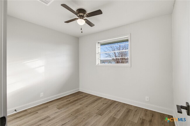 Building Photo - 410 State Hwy 95