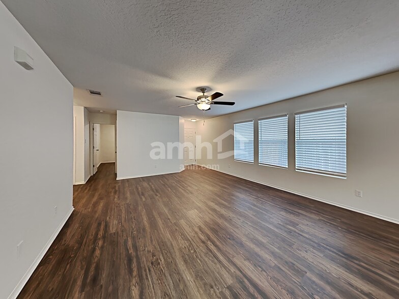 Building Photo - 9210 Laguna Falls