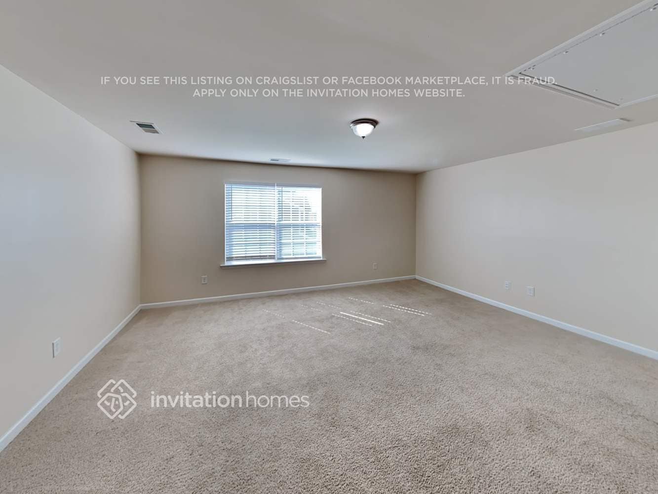 Building Photo - 13422 Hyperion Hills Ln