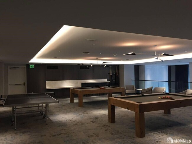 Building Photo - 318 Main St