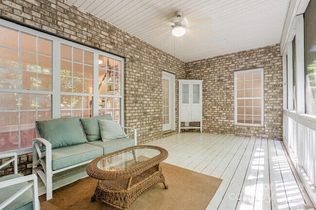 Building Photo - 181 Streamside Pl