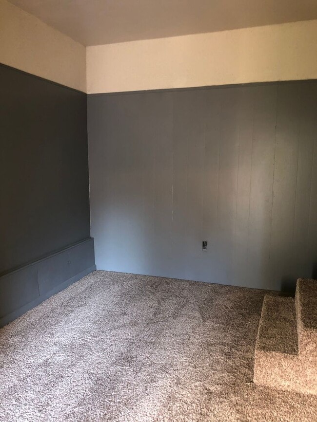 Building Photo - Cute 3-4 bed room, 1 bath home for rent in...