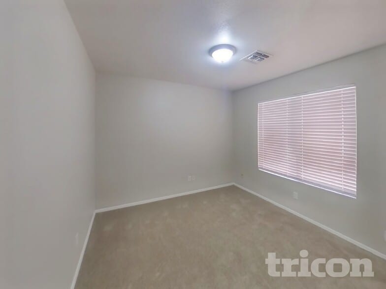 Building Photo - 2022 E Winston Dr