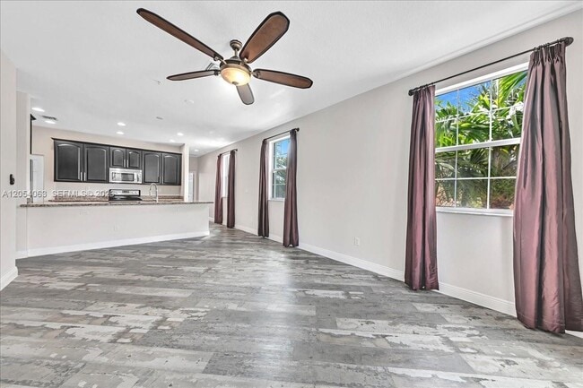 Building Photo - 995 SW 147th Ave