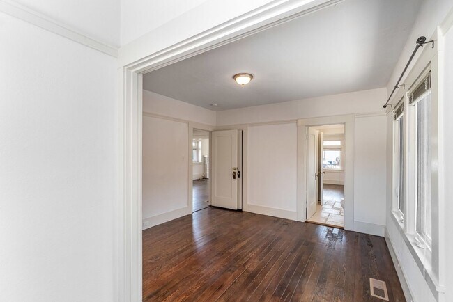 Building Photo - 2431 Clement Ave