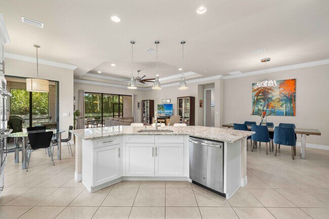 Building Photo - ** MARBELLA ISLES ** 4 BED / 3 BATH - SING...