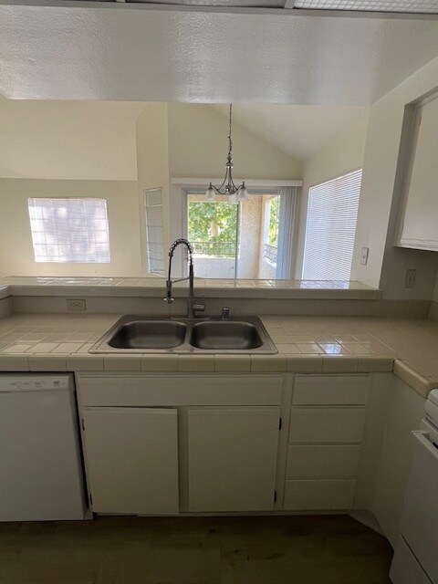 Building Photo - 4240 Lost Hills Rd