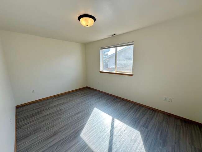 Building Photo - 4 Bedroom 3 Bathroom Home with Attached Garage, AC, and 2 Separate Living Areas!