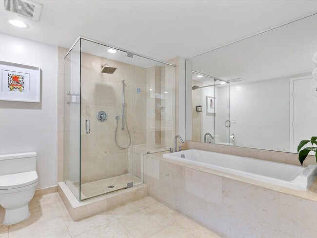 Building Photo - 485 Brickell Ave