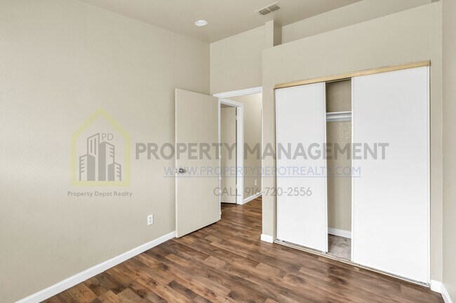 Building Photo - 3 bedroom 2 baths available in a gate community