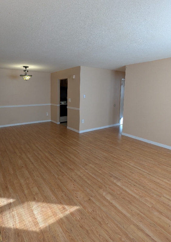 Building Photo - 12 Thompson Rd