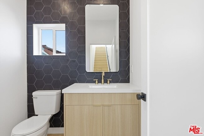 Building Photo - 2837 Redondo Blvd