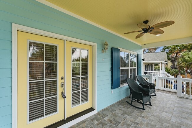 Building Photo - Prime Coastal Location!