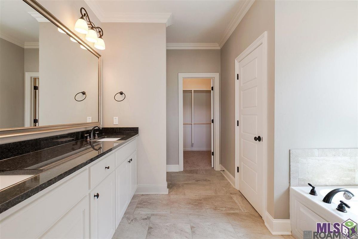 Building Photo - 10365 Grand Plaza Dr