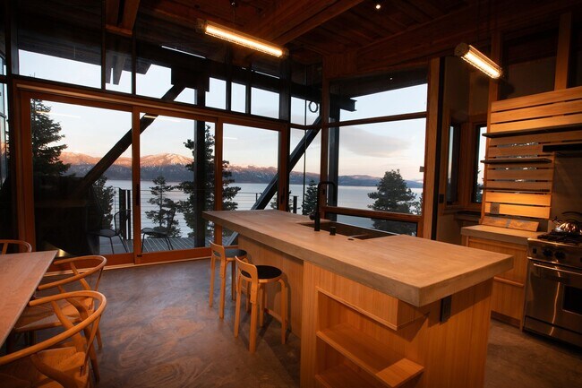 Building Photo - Architectural gem