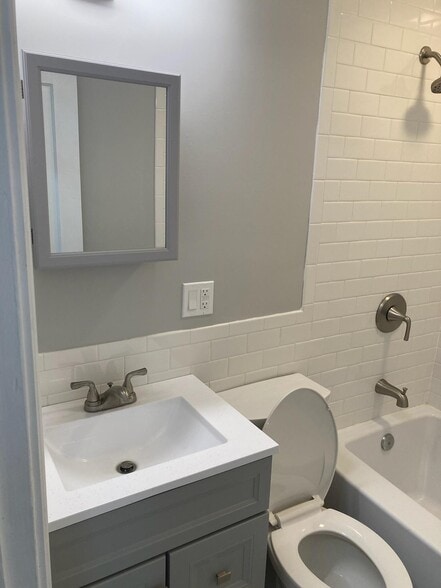 Building Photo - 23 Bayville Dr