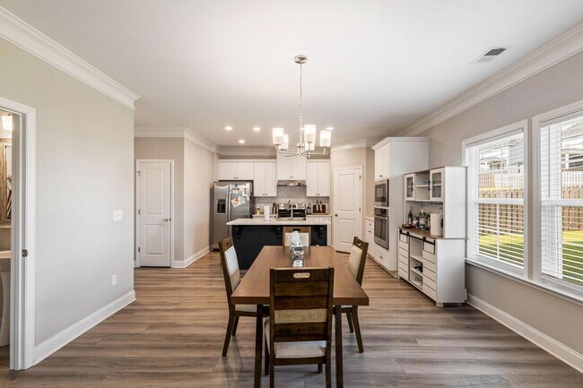 Building Photo - 3580 Hilltop Trl