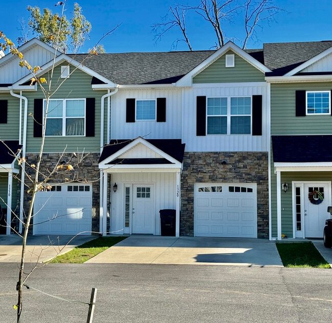 Building Photo - 1330 Maid Marian Ln