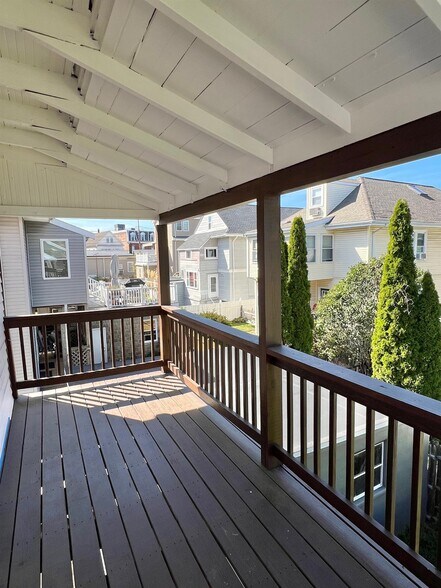 Building Photo - 16 Alexander Ave