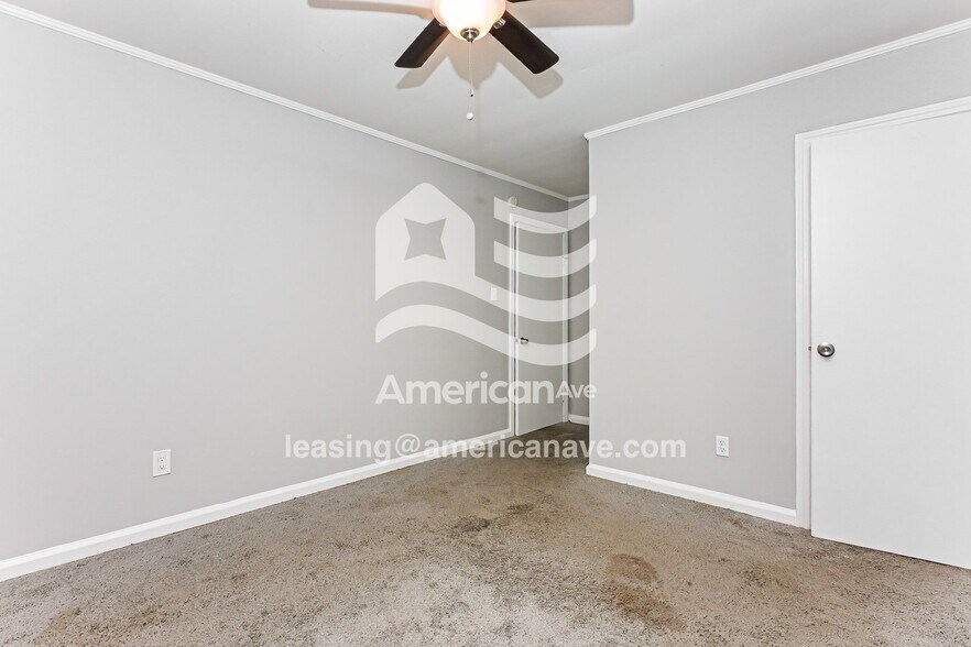 Building Photo - 1570 Engle Dr