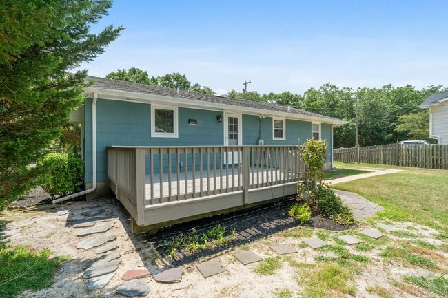 Building Photo - 183 Chestnut Neck Rd