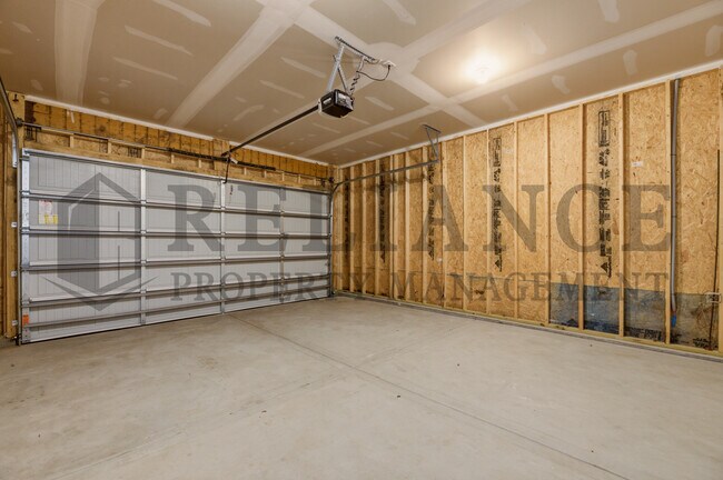 Building Photo - 619 Elmwood St