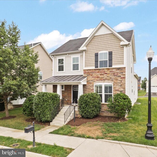 Building Photo - 41639 Adamson Dr
