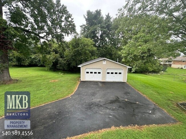 Building Photo - 3 Bedroom in Vinton