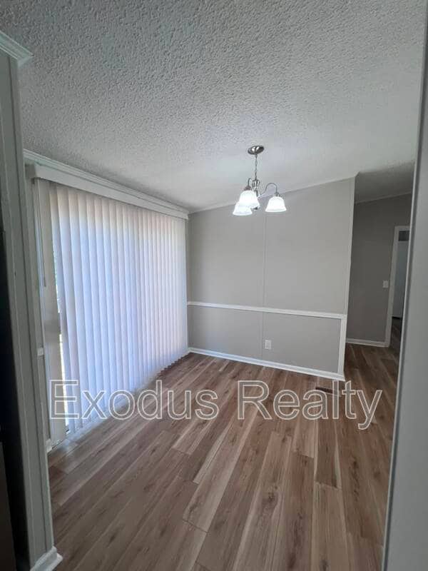 Building Photo - 771 Deer View