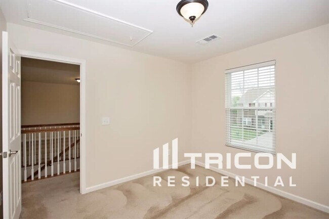 Building Photo - 2037 Silverton Cir