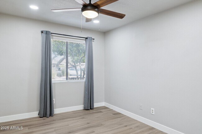 Building Photo - 7950 E Starlight Way
