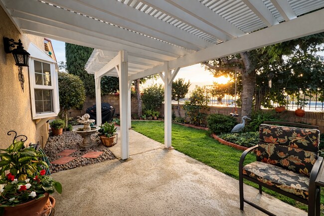 Building Photo - 1829 Mirador Dr