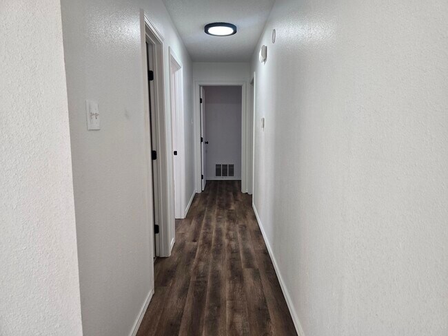 Building Photo - 2211 33rd St