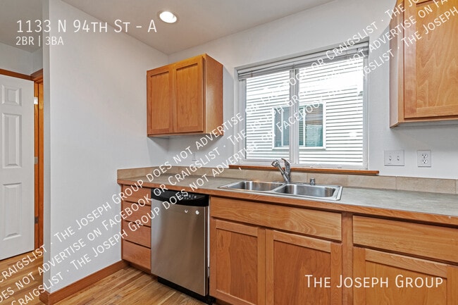 Building Photo - 1133 N 94th St