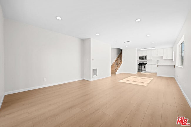 Primary Photo - 1206 S Holt Ave