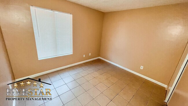 Building Photo - 117 Universe Ave