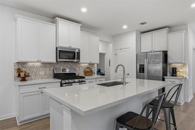 Building Photo - 858 Papaya Dr