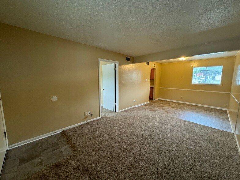 Building Photo - 302 Wolf St