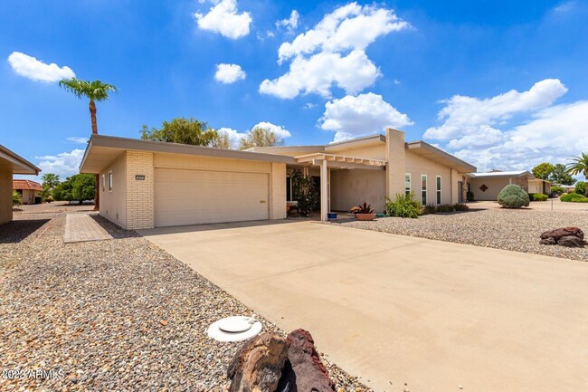 Primary Photo - Large 2 Bedroom, Den and Office Sun City H...