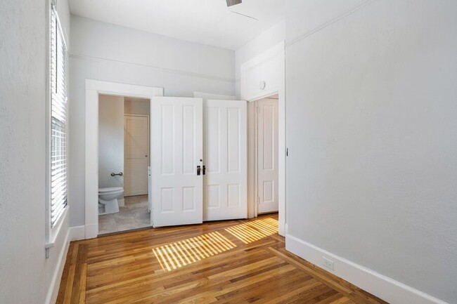 Building Photo - Fully Renovated 1 Bedroom in Downtown Palo...