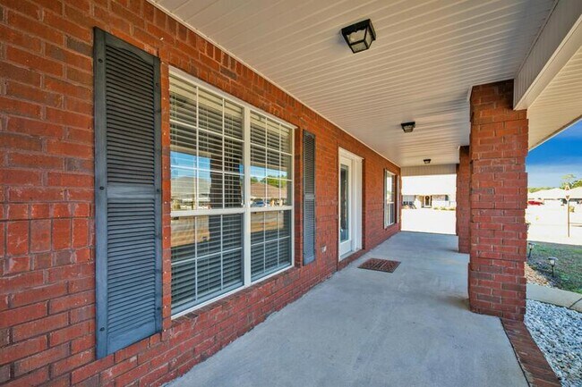 Building Photo - 9431 Pouder Ln