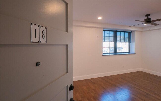 Building Photo - 15 Cranston Ave