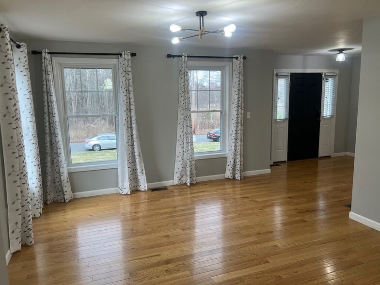 Building Photo - 131 Merrill Ave