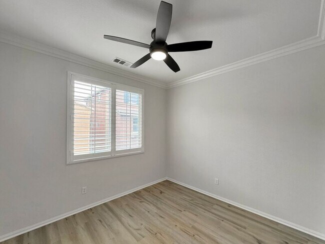 Building Photo - 1828 Scarlet Pl