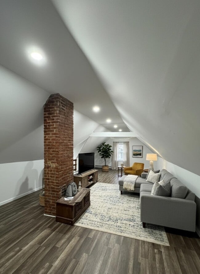 Primary Photo - 47 Vreeland Ave