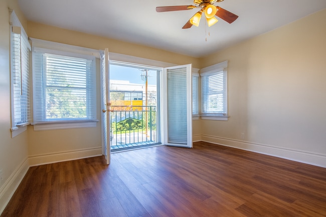 Building Photo - 3109 S Catalina St