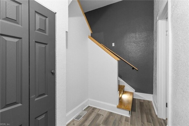 Building Photo - 430 Mt Vernon Ave